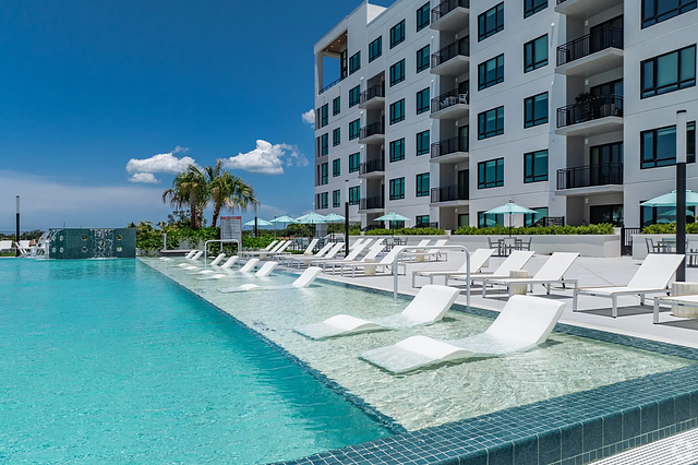 Marina Club | 4341 34th Street South, St. Petersburg, FL 33711